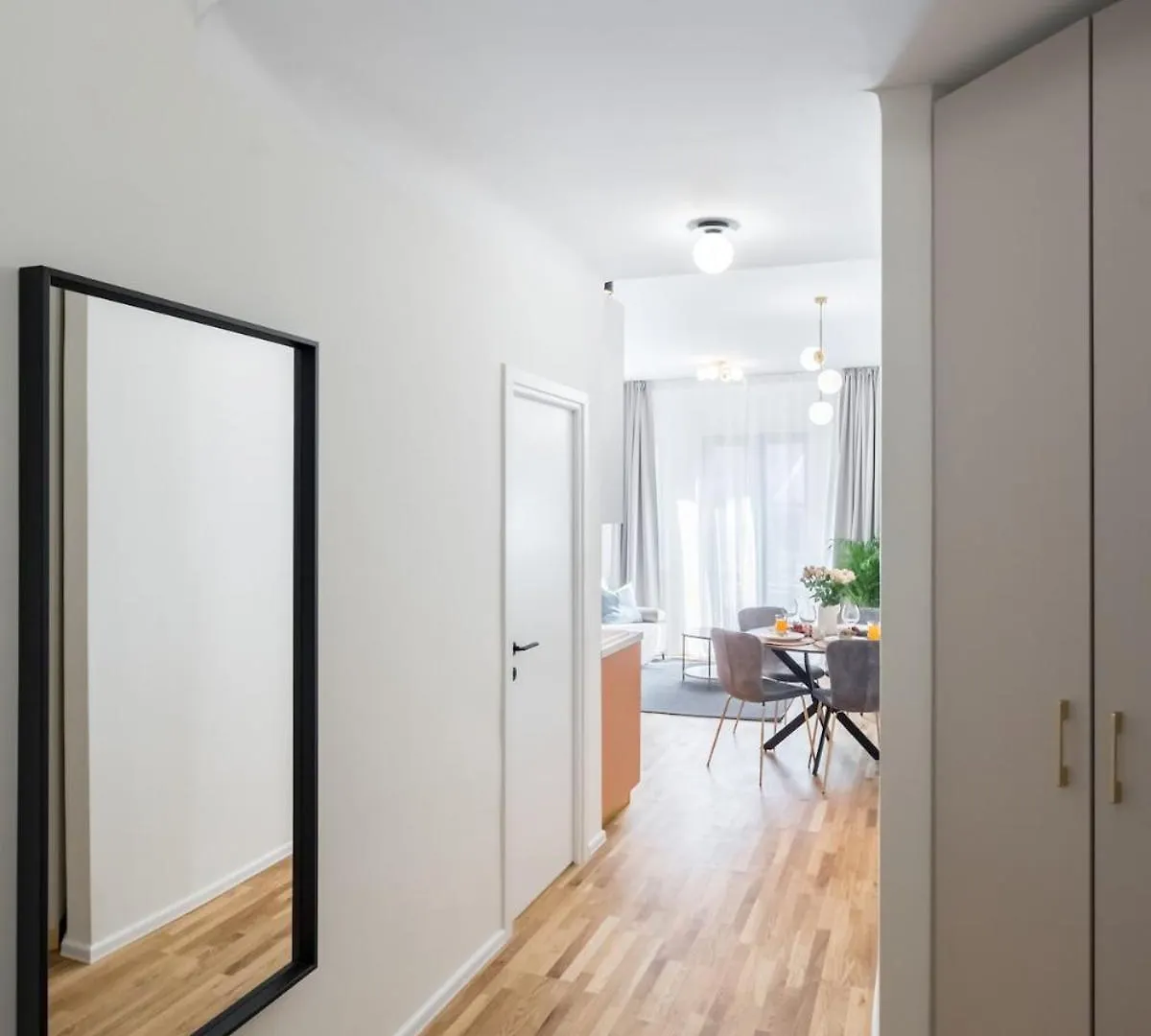 Breathtaking Spacious 2Br Apartment - City Center Bucharest 0*,